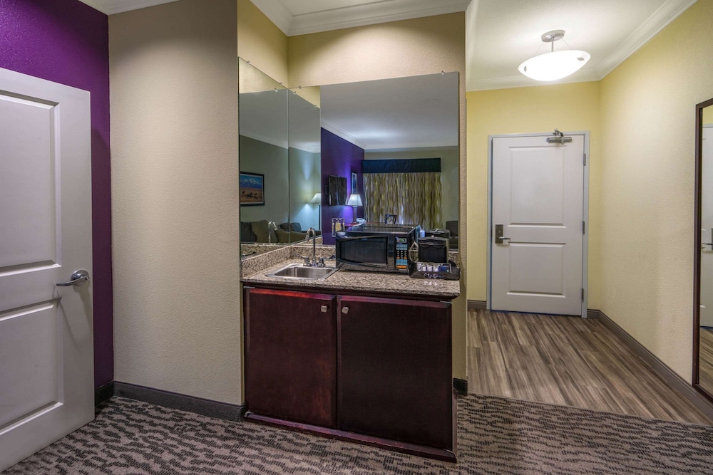 La Quinta Inn & Suites by Wyndham Loveland 5/45