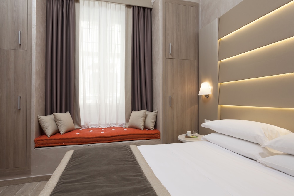 Kennedy Hotel 33/62