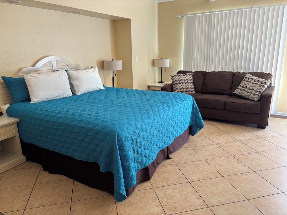 The Villas of Palm Springs 16/50