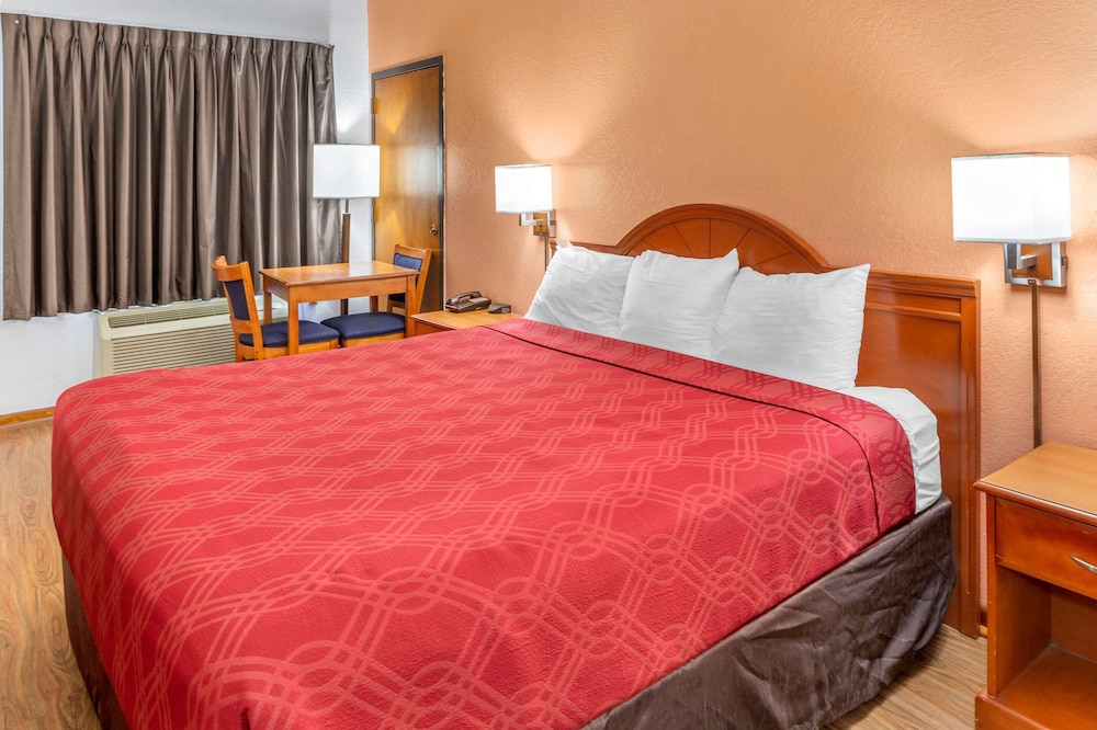 Econo Lodge Inn & Suites Albany North 7/41