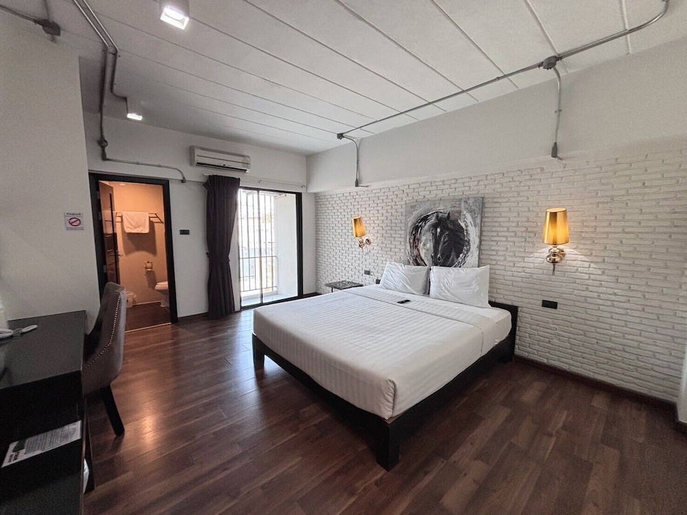 Diary Suite Hotel 15/50