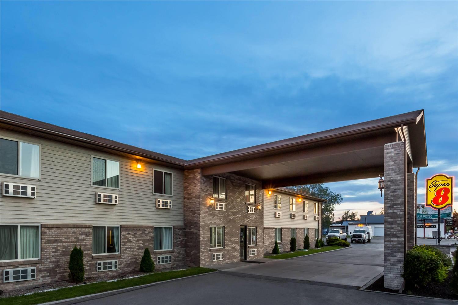 Super 8 by Wyndham Rexburg 2/8