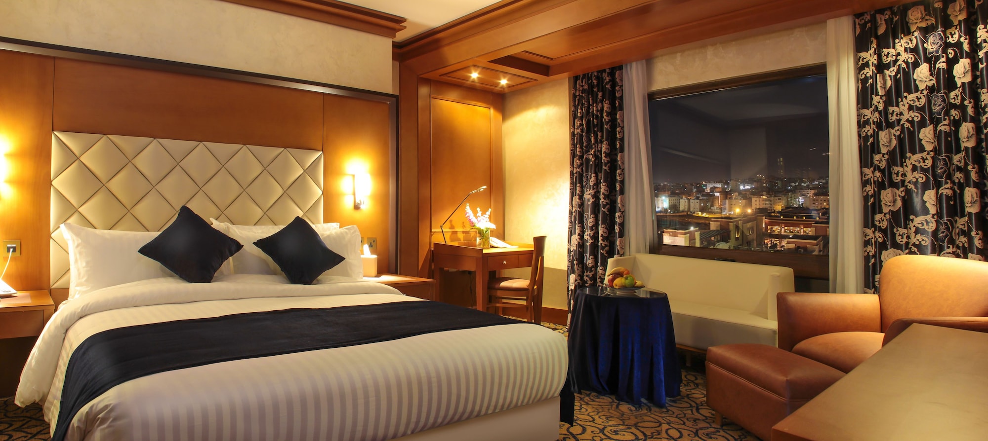 EXECUTIVE, SUITE