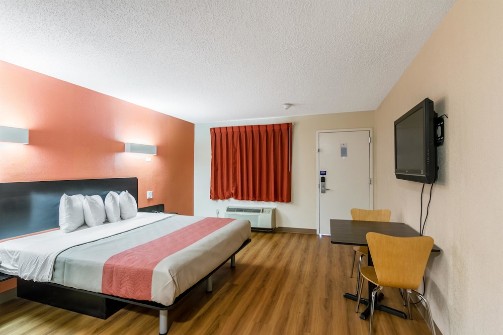 Motel6 New Brunswick, NJ 23/42