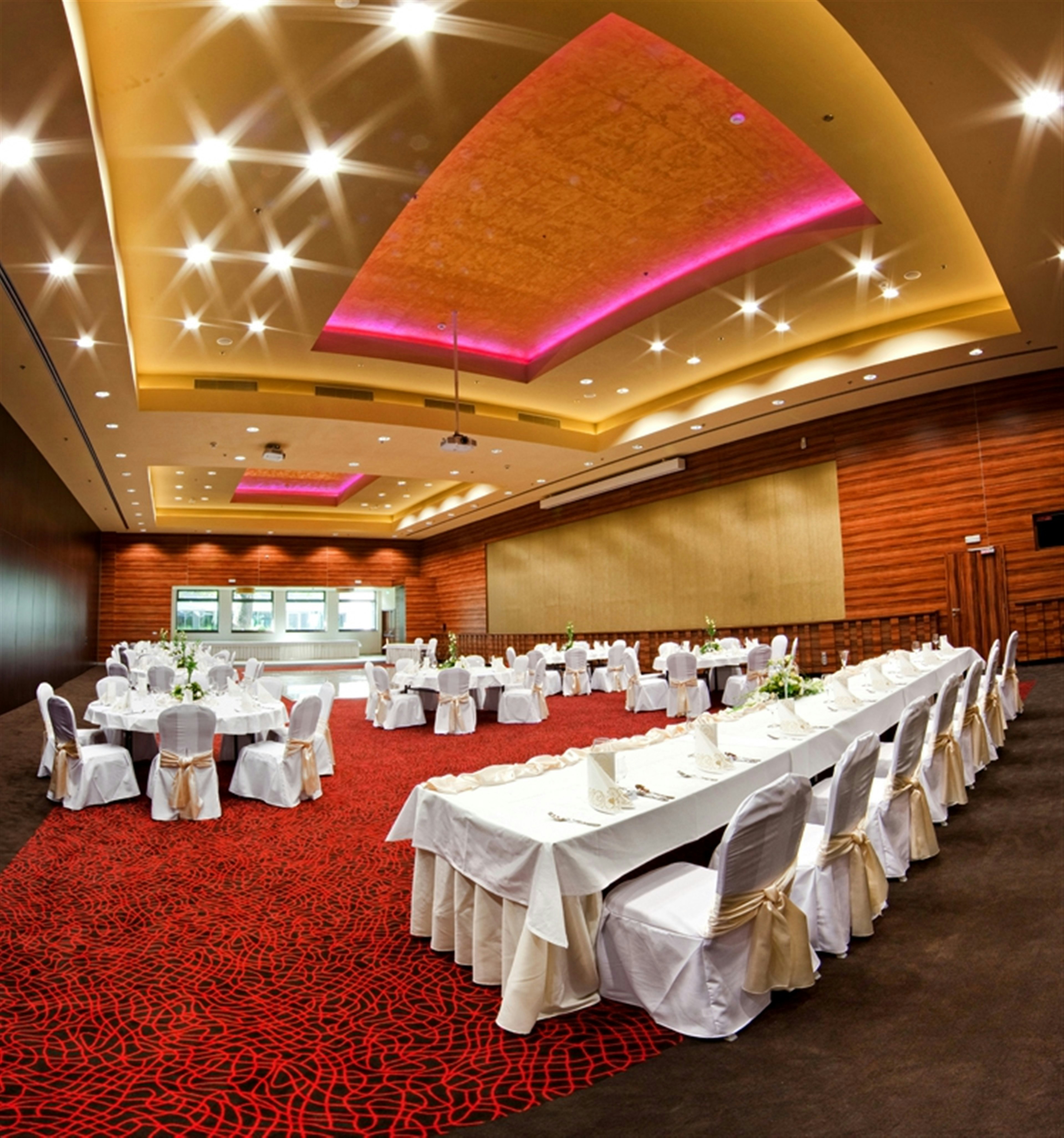 Holiday Inn Trnava 28/66