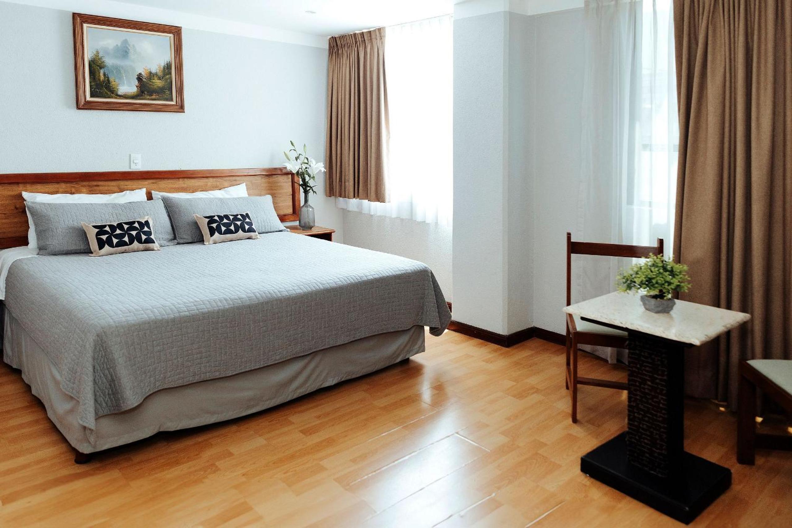 Deluxe, King Bed