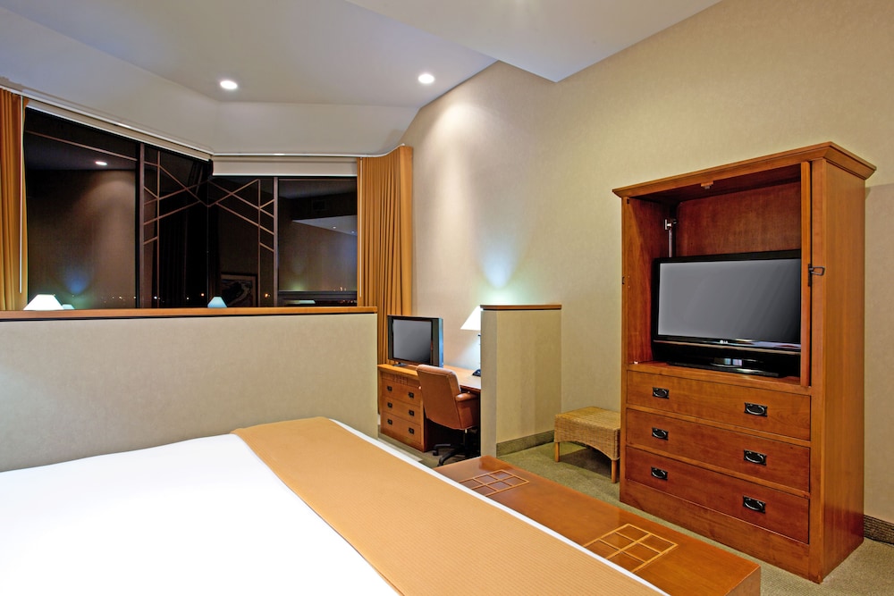 Holiday Inn Express Hotel Suites Ventura Harbor 8/69