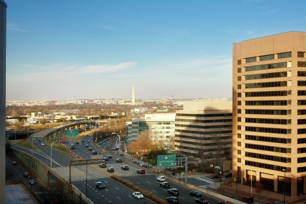 Embassy Suites By Hilton Crystal City National Airport 20/65