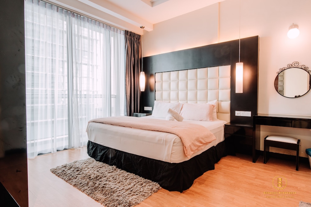 3 Bedrooms, Imperial, Apartment, Twin Beds, 2 King Beds, Sofa
