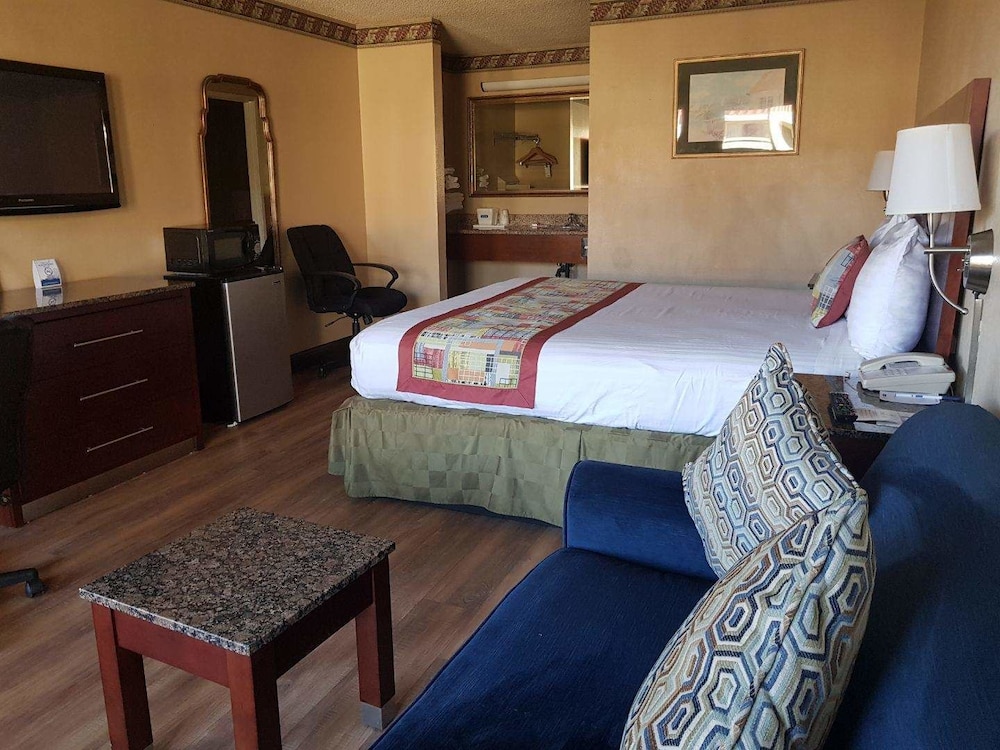 Travelodge by Wyndham Costa Mesa Newport Beach Hacienda 13/25