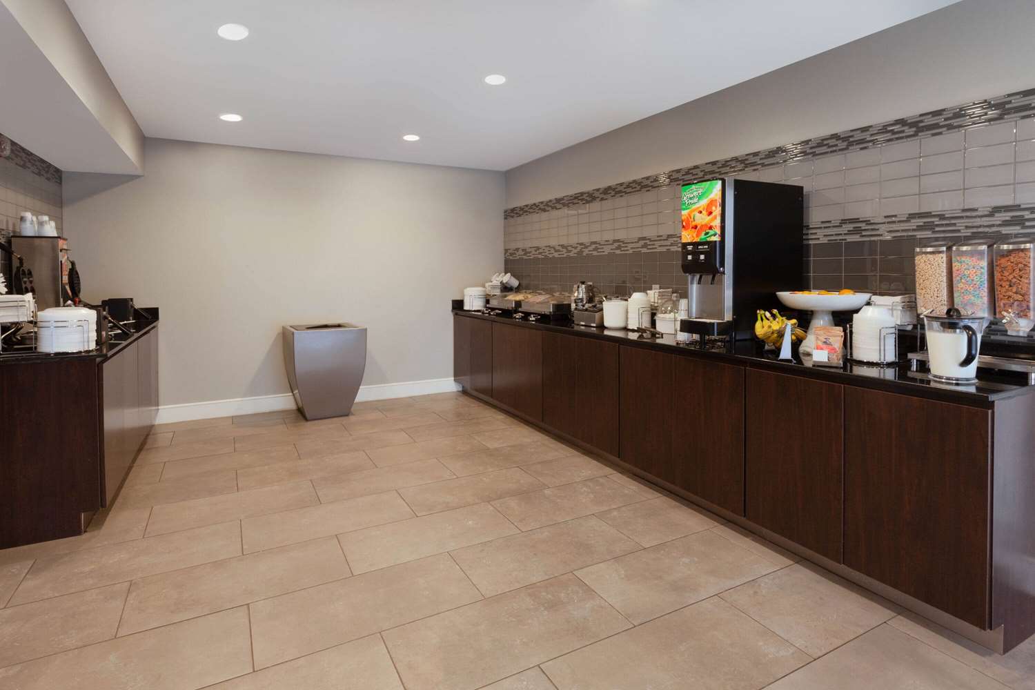 La Quinta Inn & Suites by Wyndham Detroit Utica 11/49