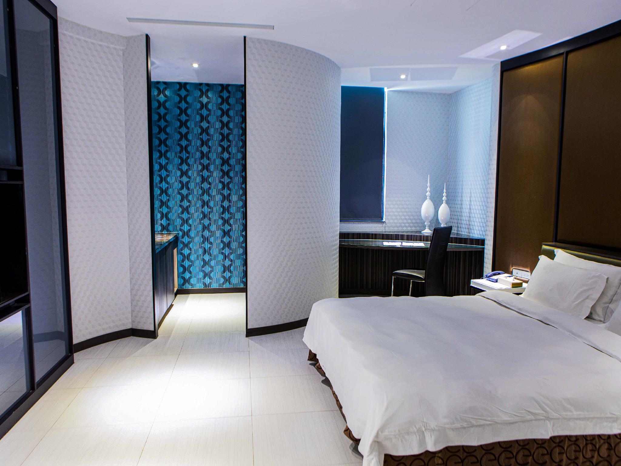 Paragon, Suite