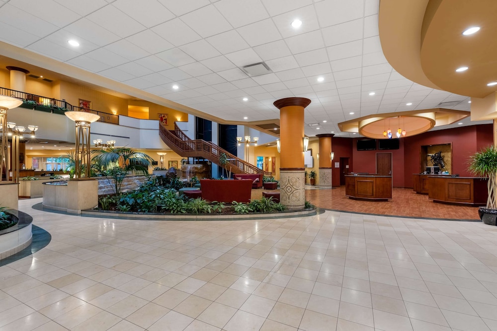 Wyndham Grand Oklahoma City Downtown 8/68