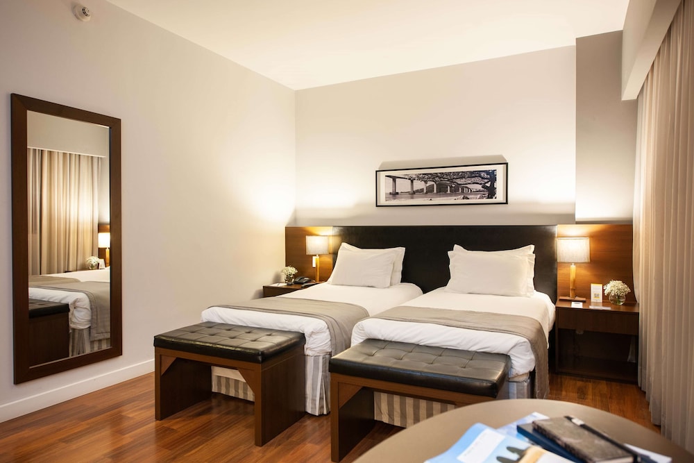 Golden Tulip Porto Vitoria 27/72