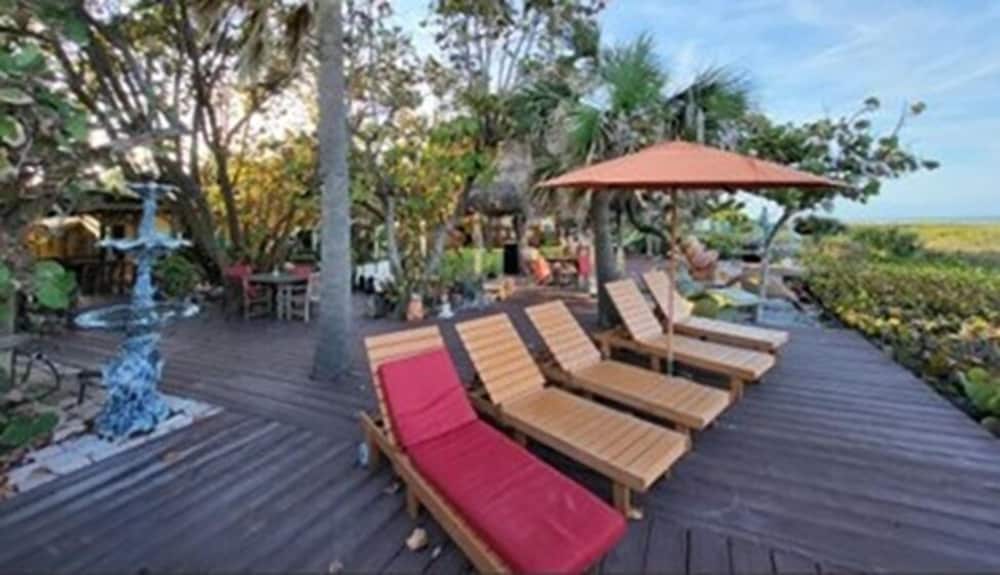 Beach Place Guesthouses 38/74