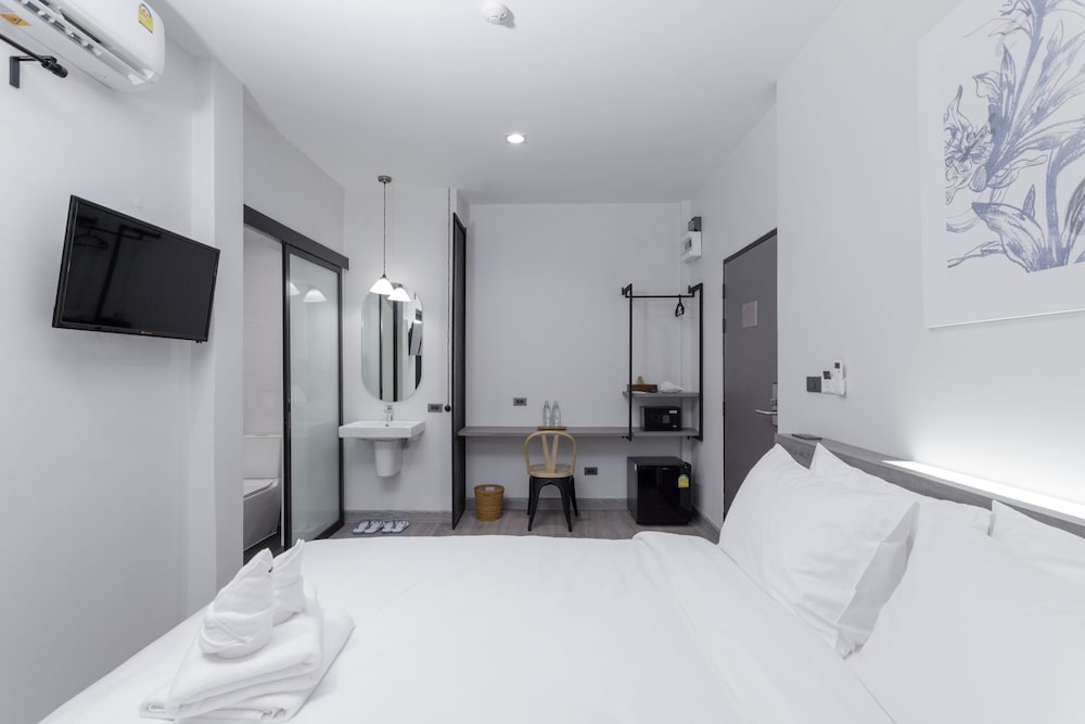 Deluxe King Room with Balcony