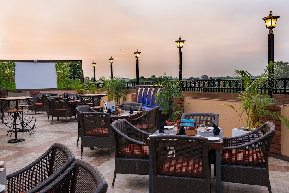Glades Hotel 24/32