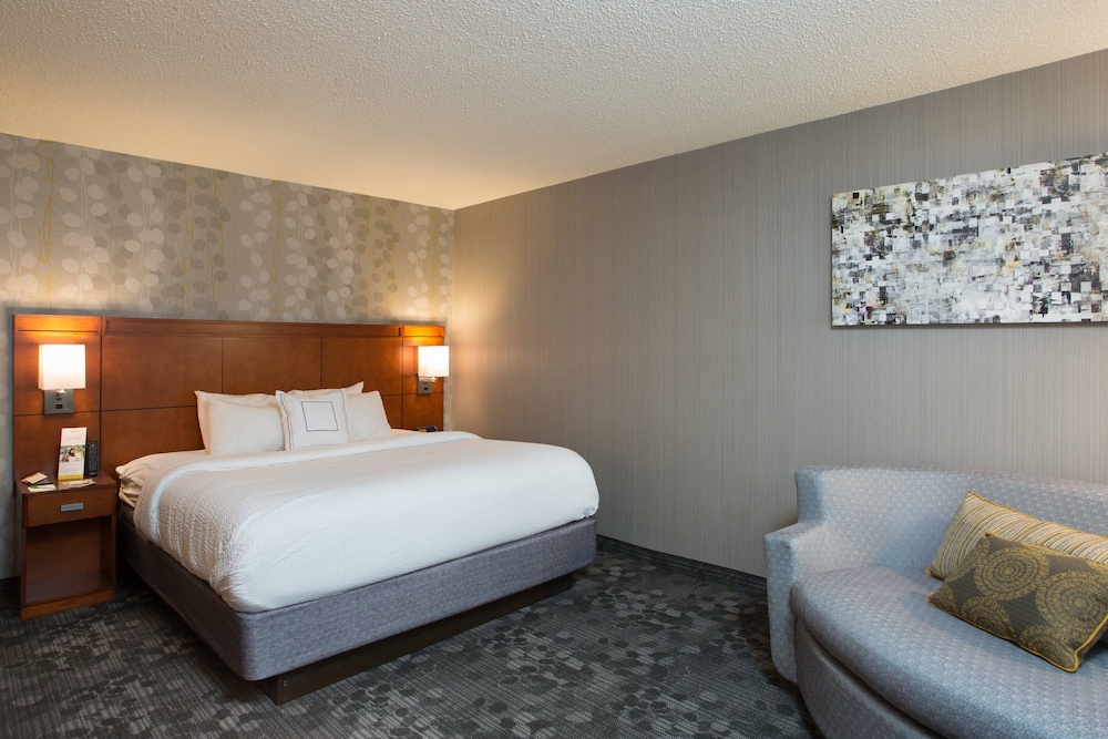 Courtyard By Marriott Boston Westborough 6/26