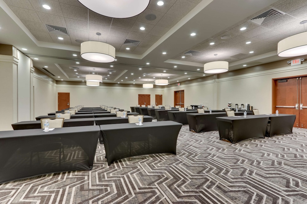 Drury Inn & Suites Orlando 54/60
