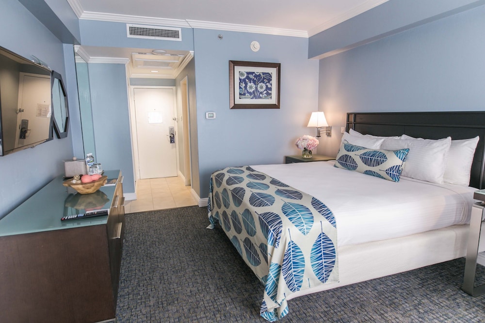 DELUXE, 2 DOUBLE BEDS