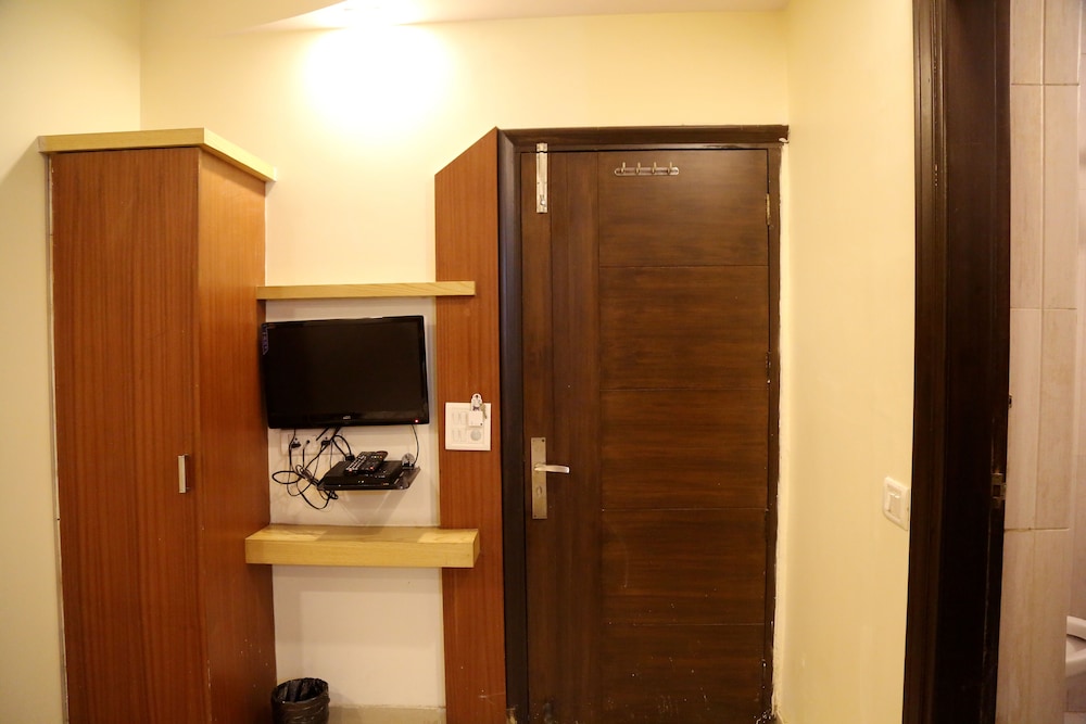 Hotel Shivam International 21/25