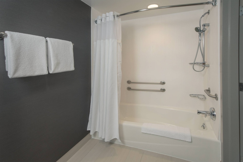 Courtyard By Marriott Frederick 6/34