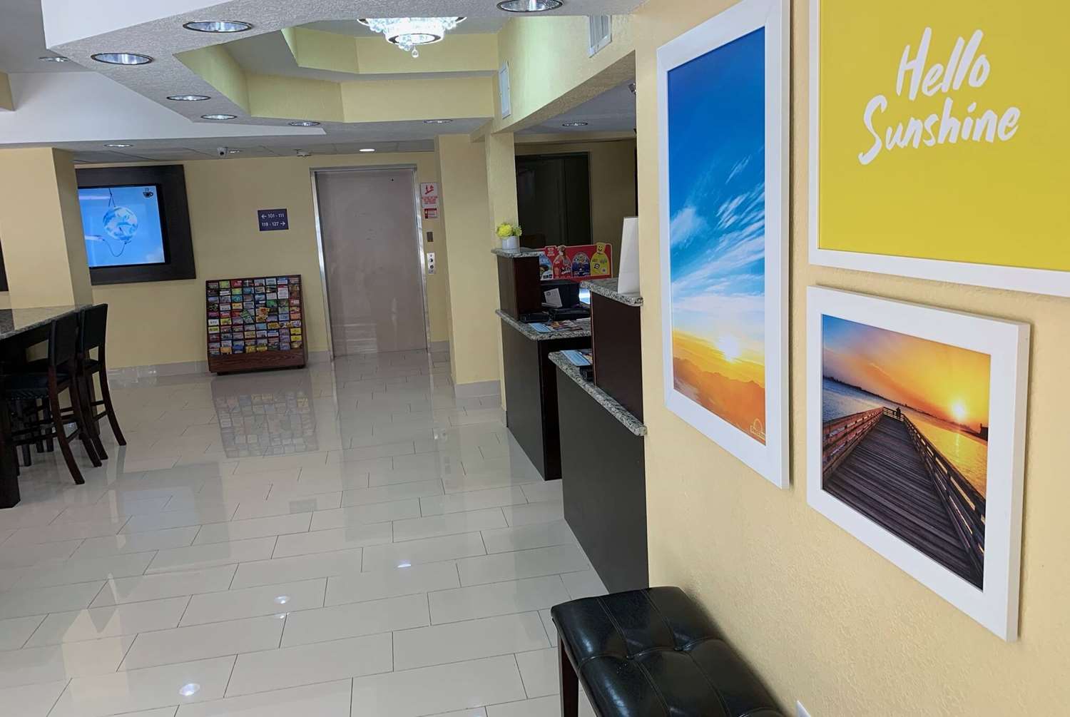 Days Inn And Suites By Wyndham Tampa Raymond James Stadium 48/51