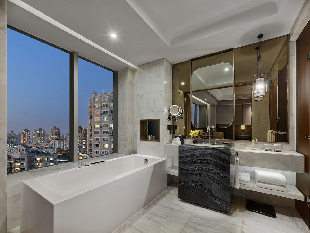 Hilton Shanghai Hongqiao Hotel 11/70