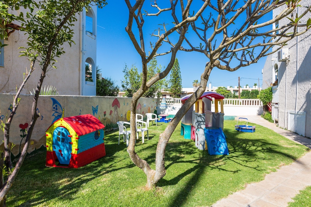 Trefon Hotel Apartments and Family Suites 63/73