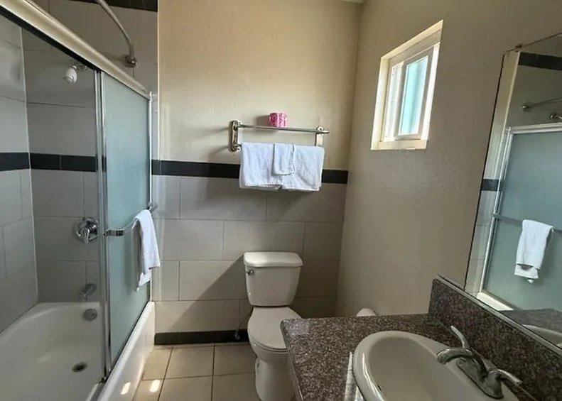 غرفة بسرير كوين لذوي الإعاقة لغير المدخنين، Robinhood Motel Anaheim West 3/4