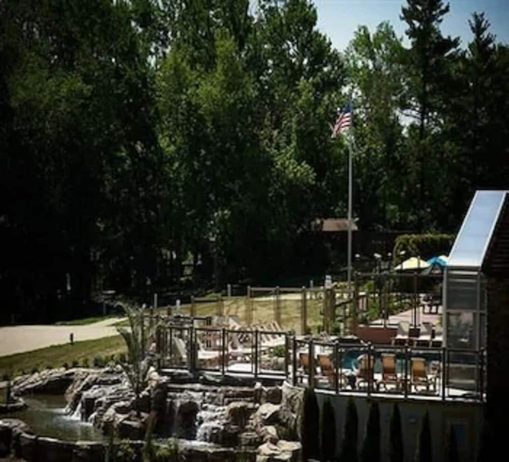 Fourwinds Lakeside Inn Marina 40/48