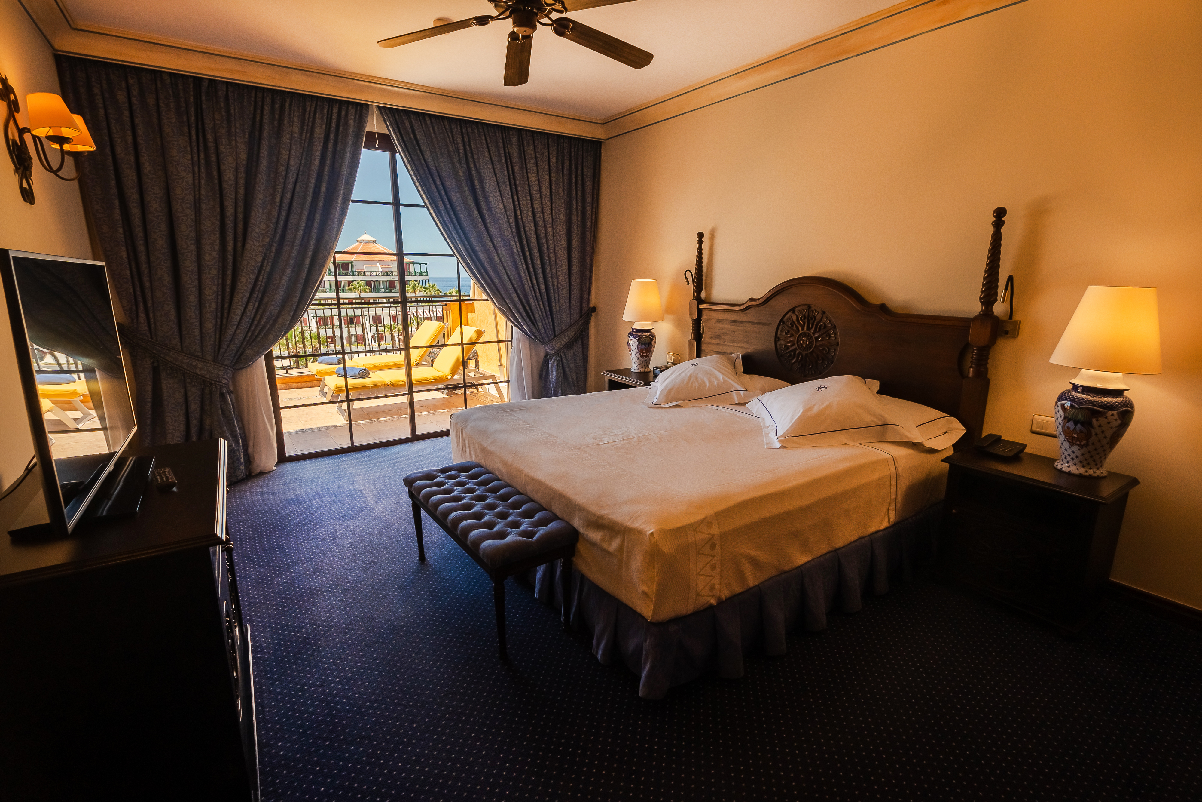 جناح، Europe Villa Cortes 4/10