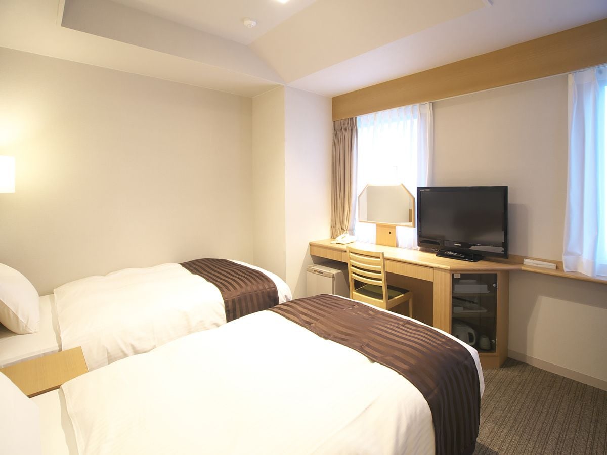 ROOM, TWIN BEDS