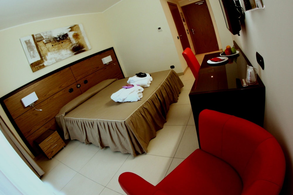 غرفة بسريرين منفصلين بشرفة، Hotel Novarello Resort and Spa 2/4