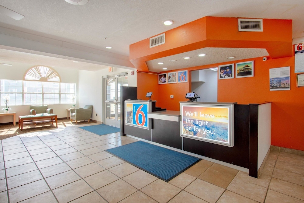 Motel6 El Paso, TX - Southeast 10/45