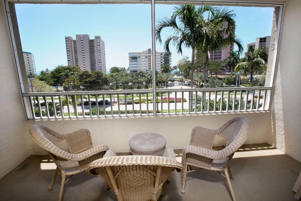 Marco Beach Vacation Suites 49/73