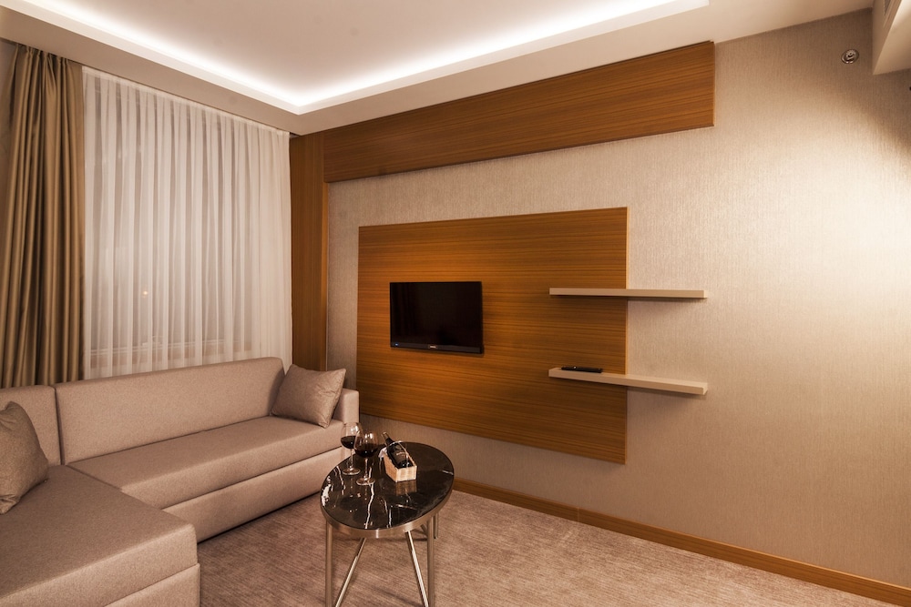 Majura Hotel 33/50