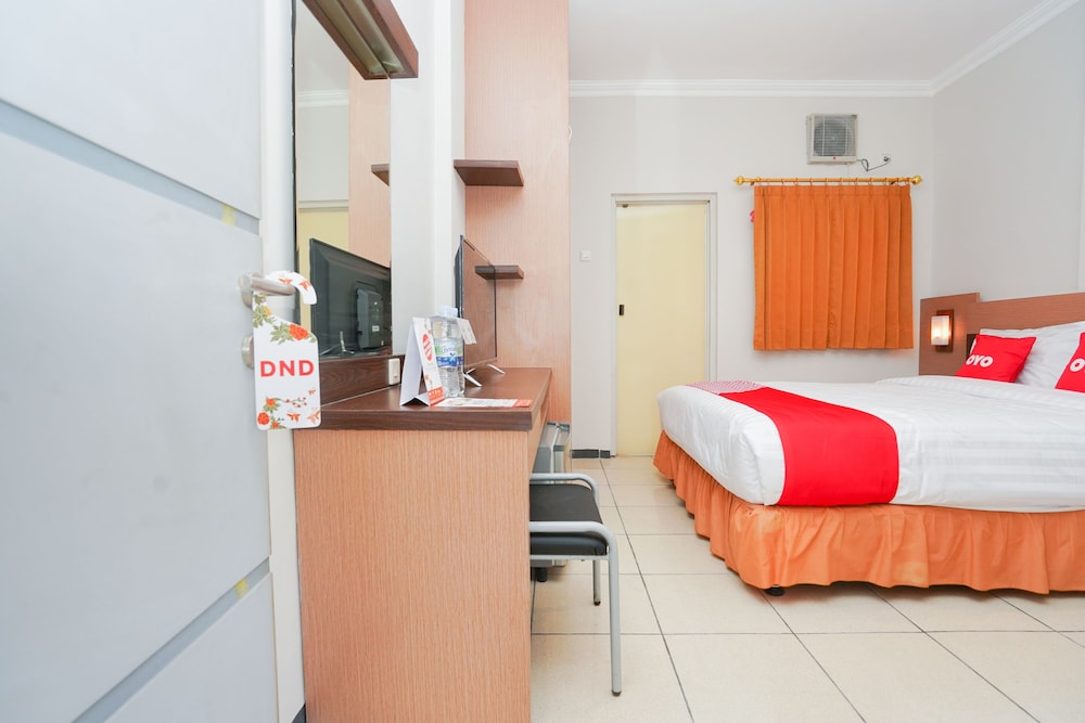 Oyo 2075 Graha Marina 16/54