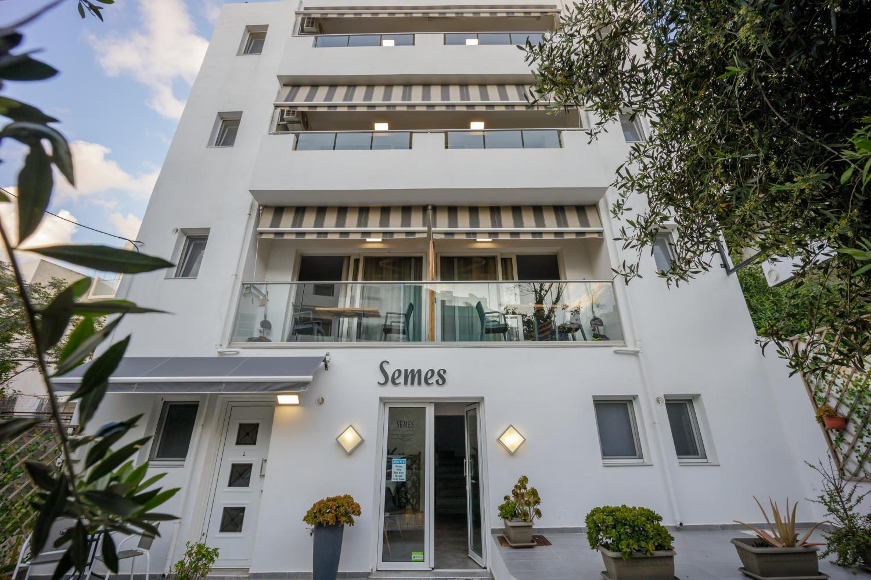 Semes Luxury Apts By Estia 1/20