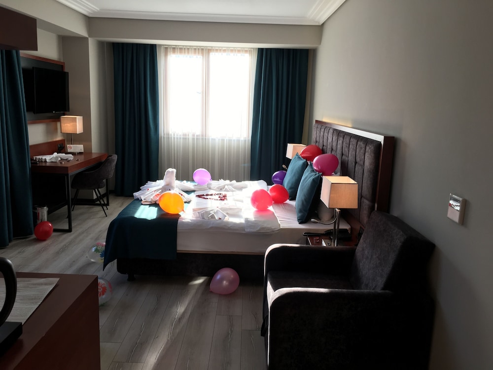 Grand Vaves Hotel 36/58