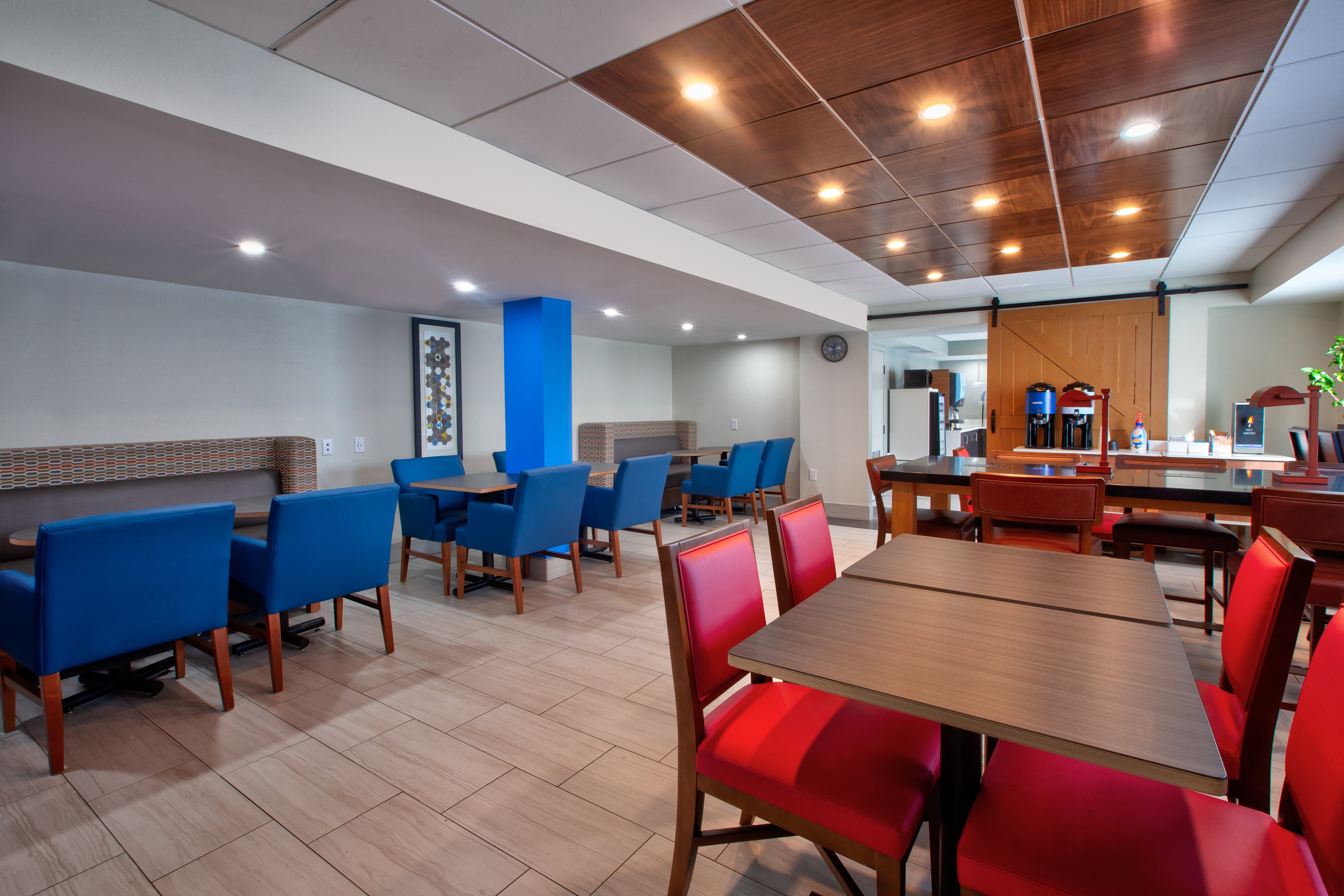 Holiday Inn Express Fairfax - Arlington Boulevard 34/44