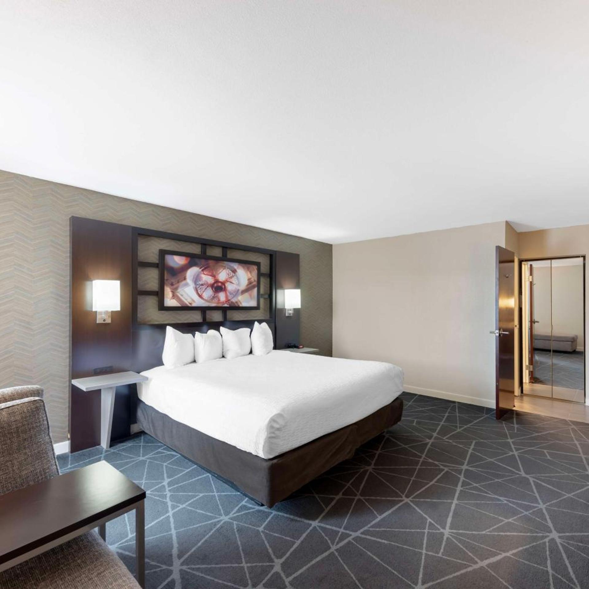 غرفة ديلوكس بسرير كينج، Best Western Plus Austin Central 3/6