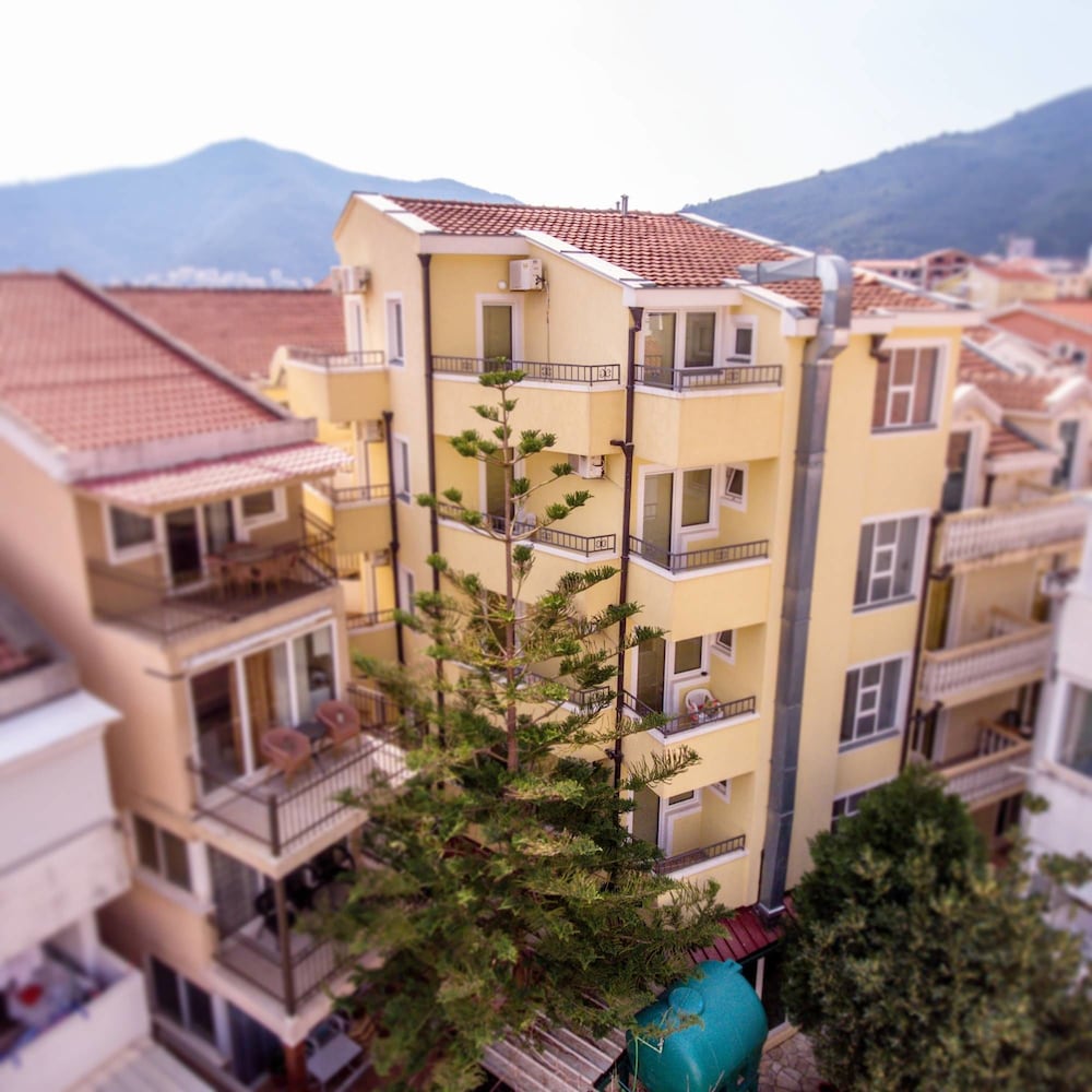 Apartments Venera 2/45