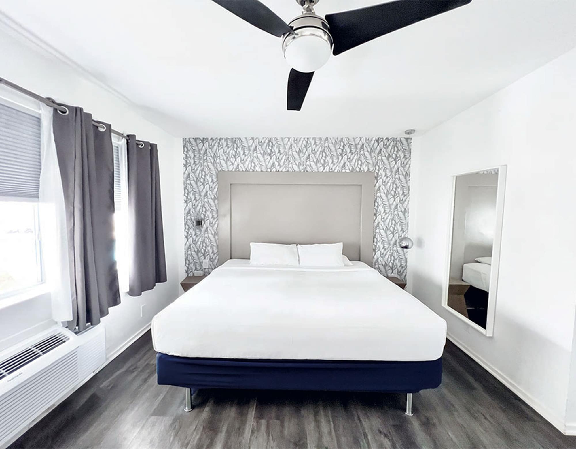 STUDIO, KING BED, ACCESSIBLE