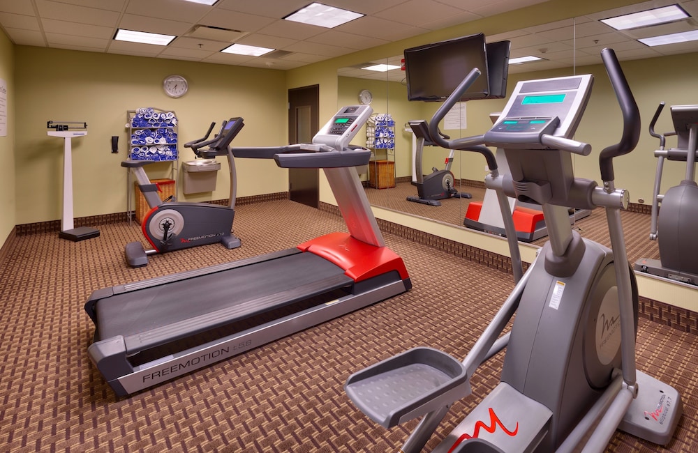 Holiday Inn Express Suites Overland Park 39/60