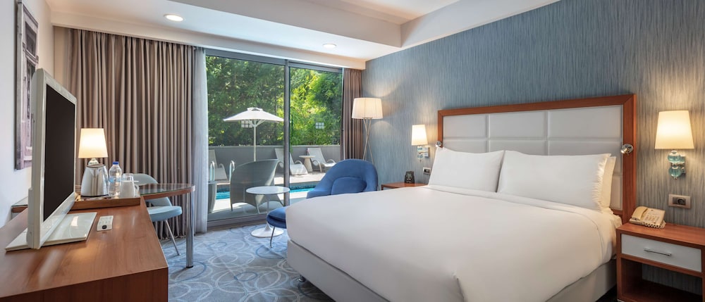 DELUXE, KING BED, SHARED POOL, SUN DECK