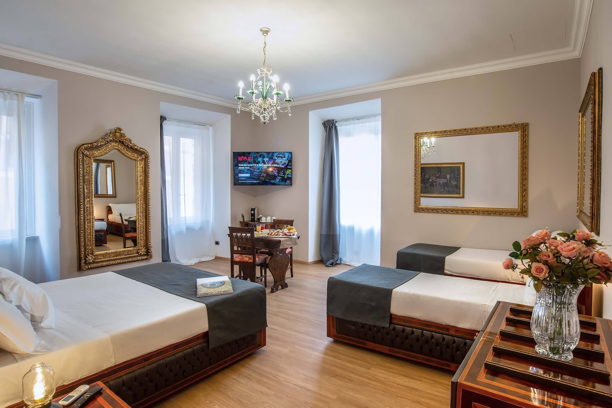 DELUXE, SUITE