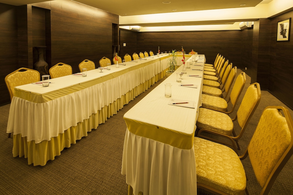 VESTA MAURYA PALACE 61/67