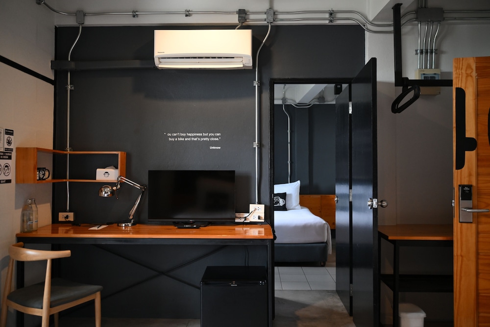 Blu Monkey Hub and Hotel Suratthani 38/50