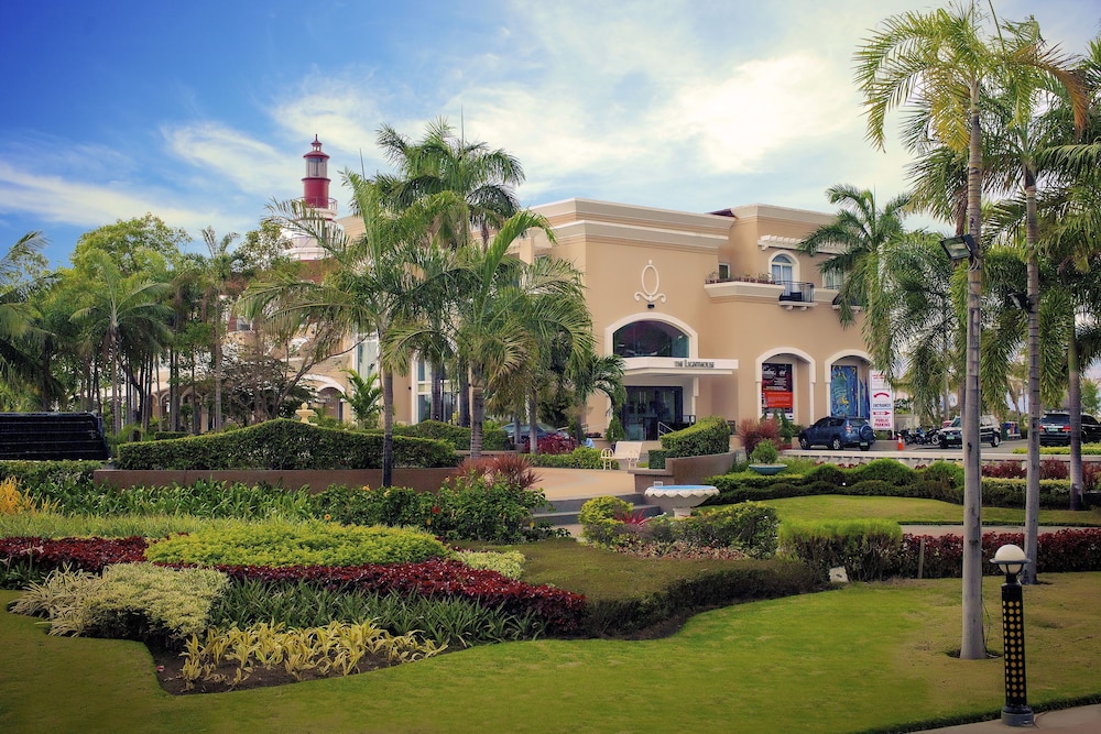 The Lighthouse Marina Resort 33/41